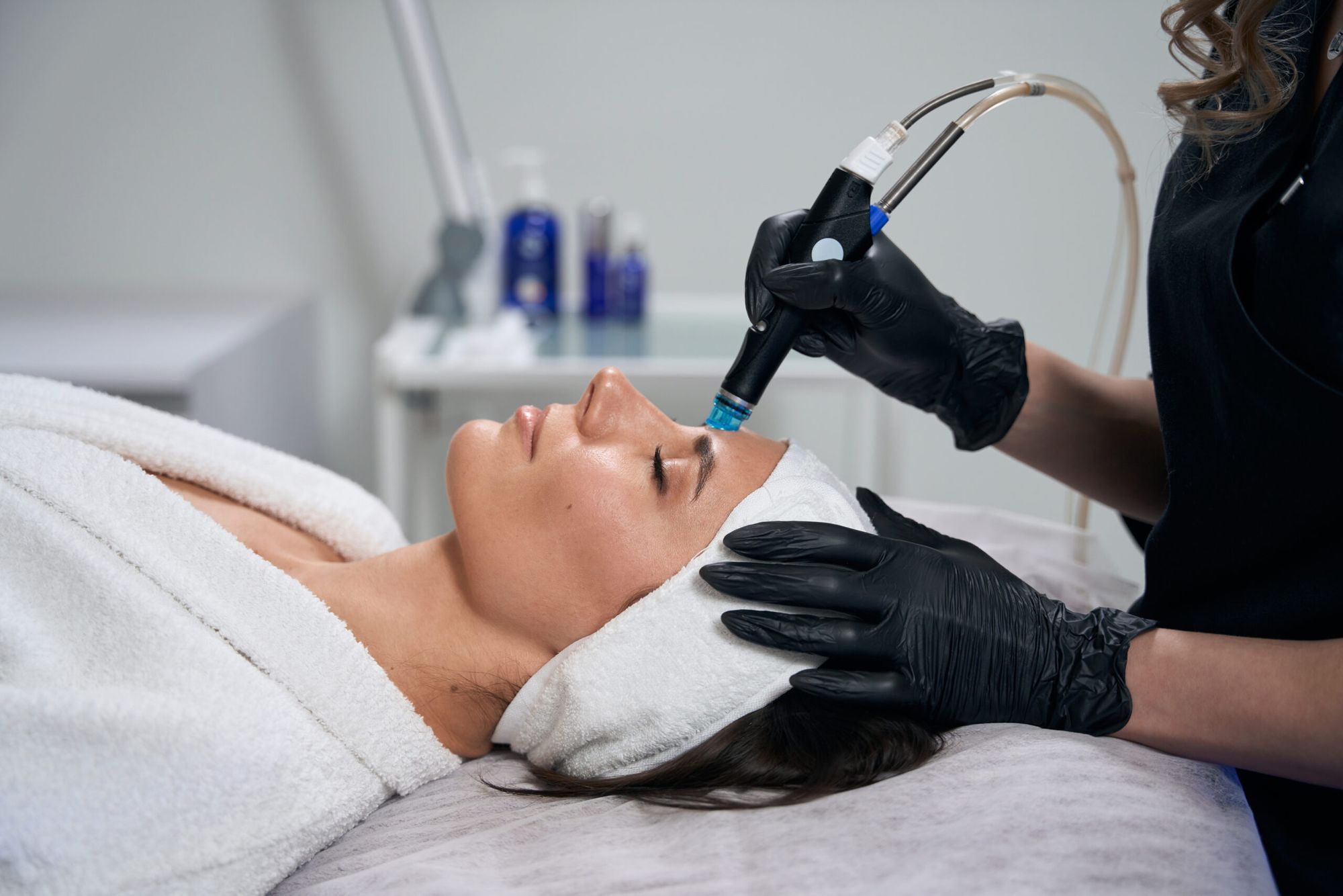 What to Expect from Your Hydrafacial Treatment and Its Price