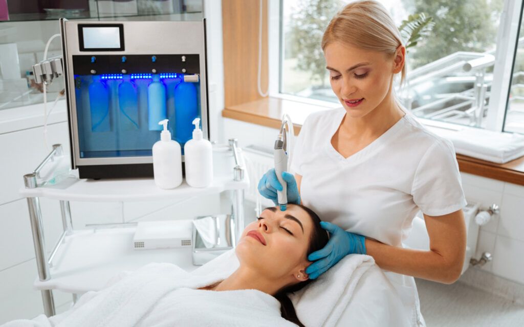 Is HydraFacial Worth the Price in Dubai? Honest Guide?