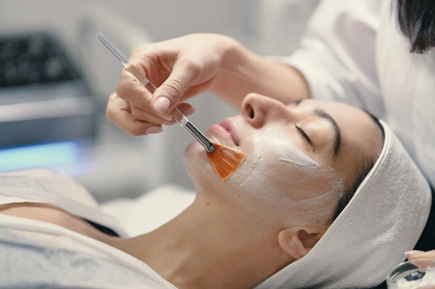 Facial Treatments in Dubai for Dry and Dehydrated Skin